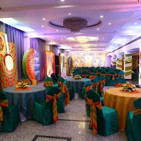 Hotel Krishna Palace Ayodhya Esterno foto