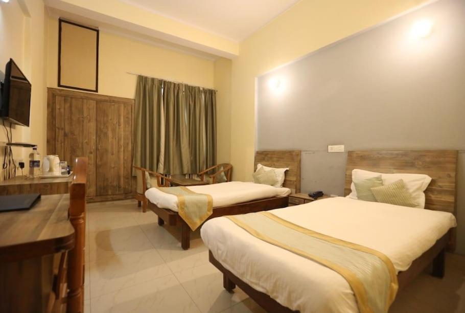 Hotel Krishna Palace Ayodhya Esterno foto