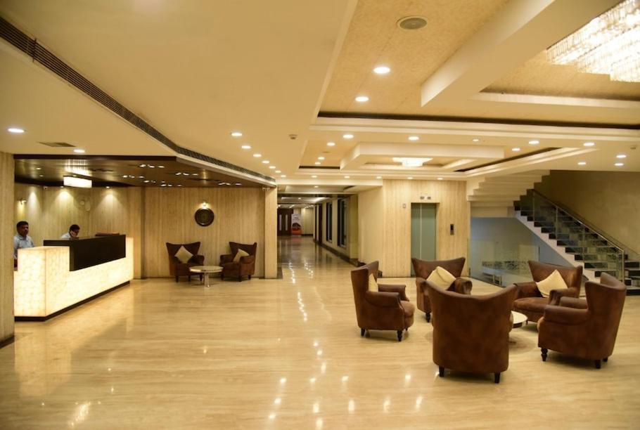 Hotel Krishna Palace Ayodhya Esterno foto