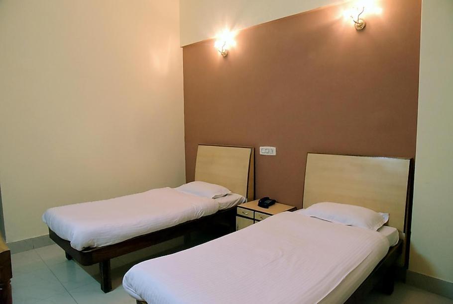 Hotel Krishna Palace Ayodhya Esterno foto