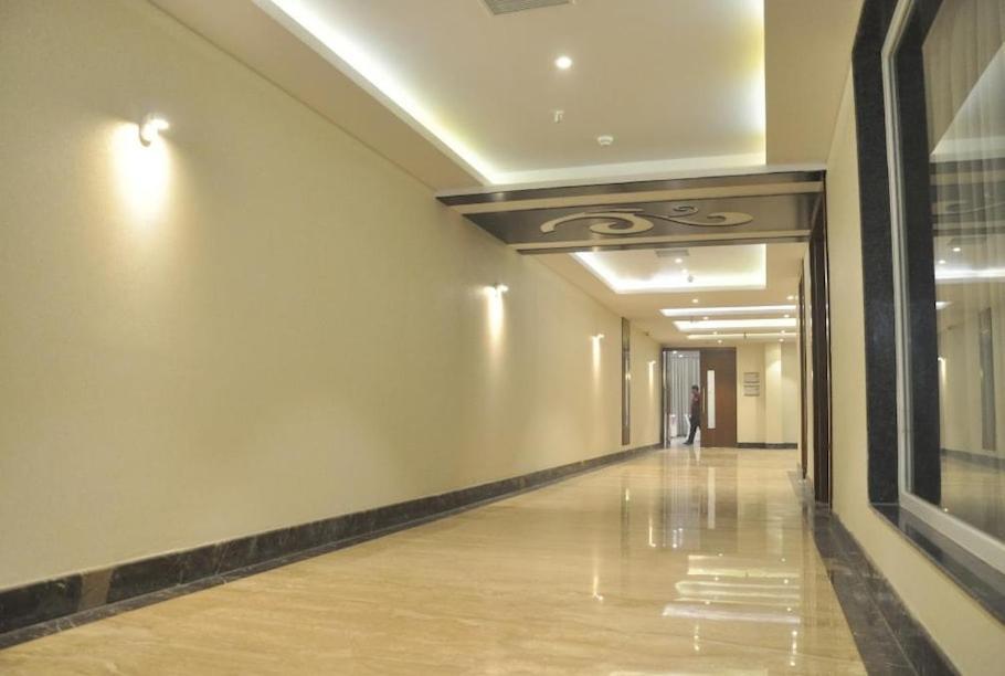 Hotel Krishna Palace Ayodhya Esterno foto
