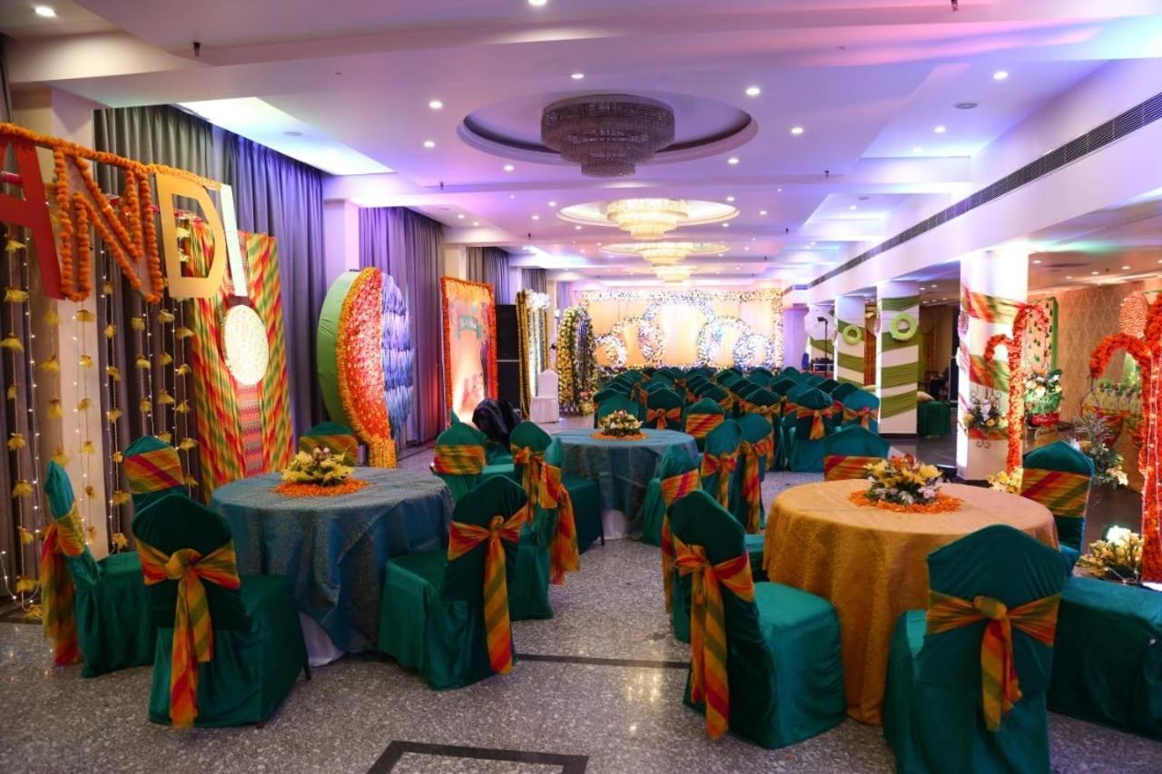 Hotel Krishna Palace Ayodhya Esterno foto